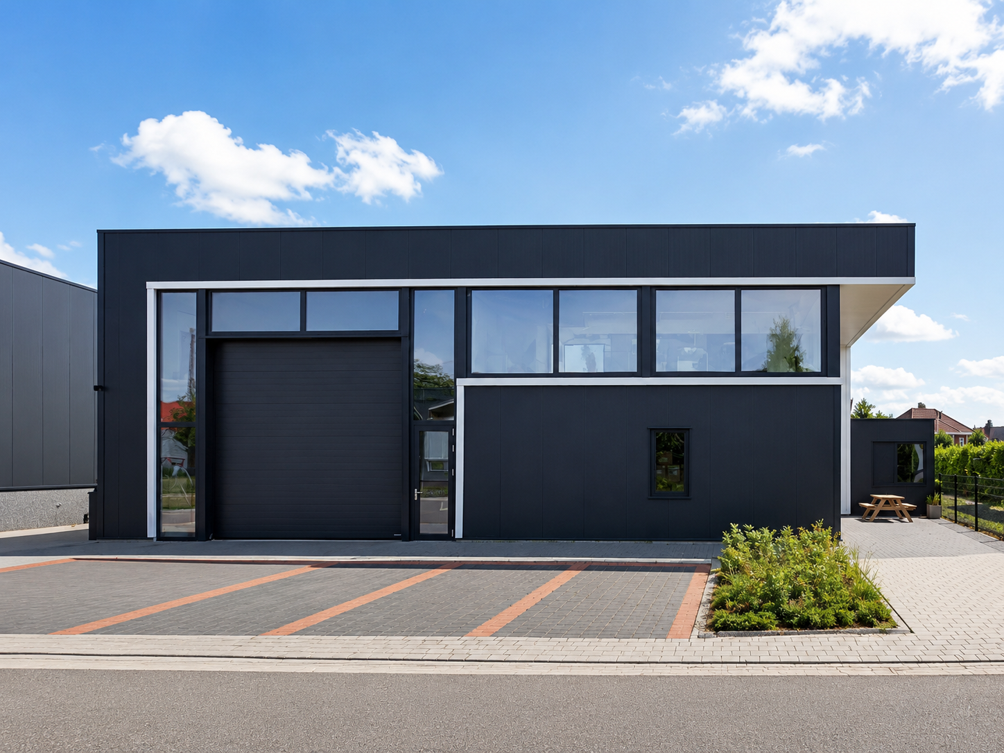 Het bedrijfspand van Exten B.V. aan Zandven 25 in Veldhoven