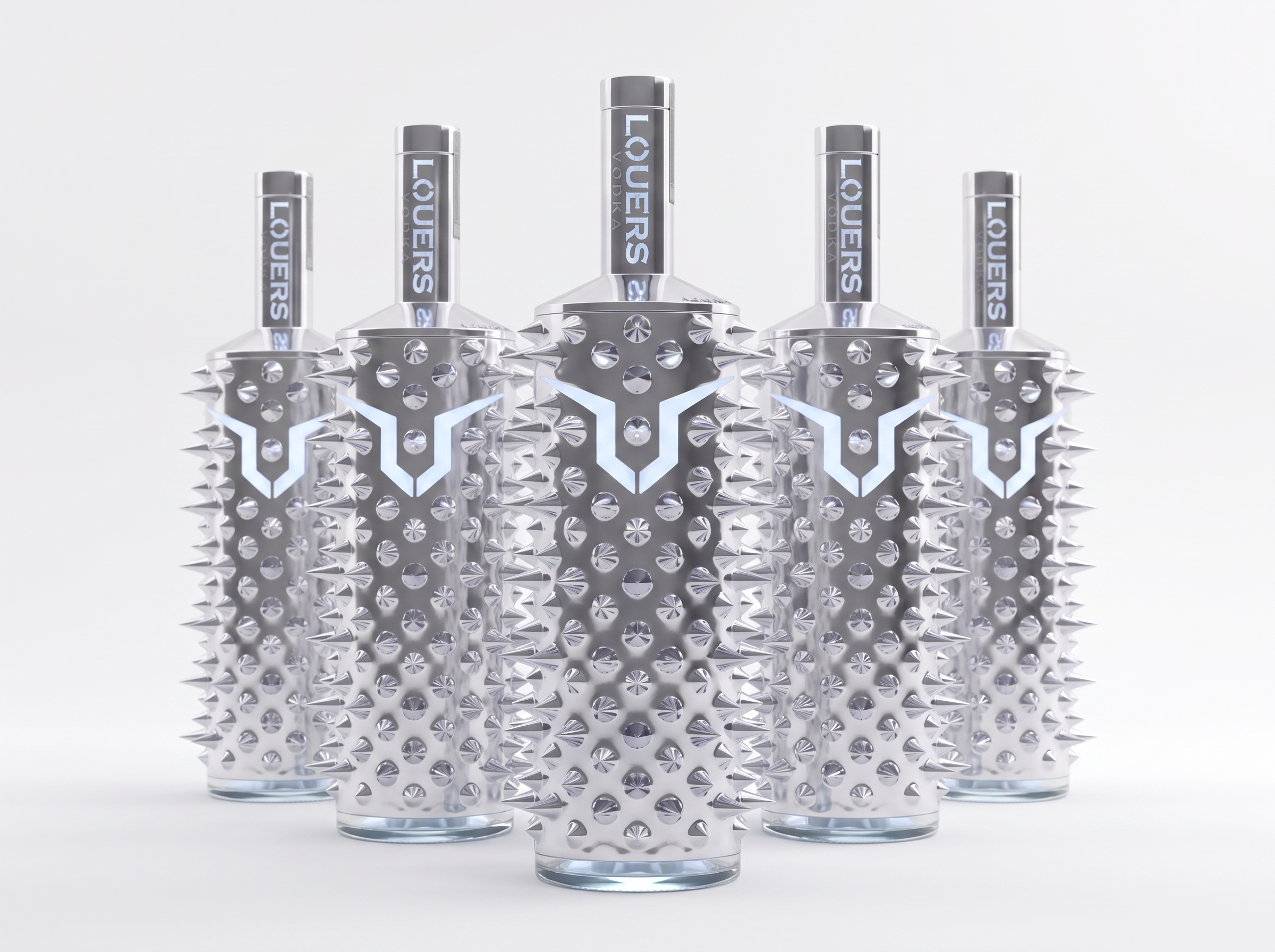Vijf LOUERS Vodka flessen met verchroomde ABS-sleeves met spikes en verlicht logo
